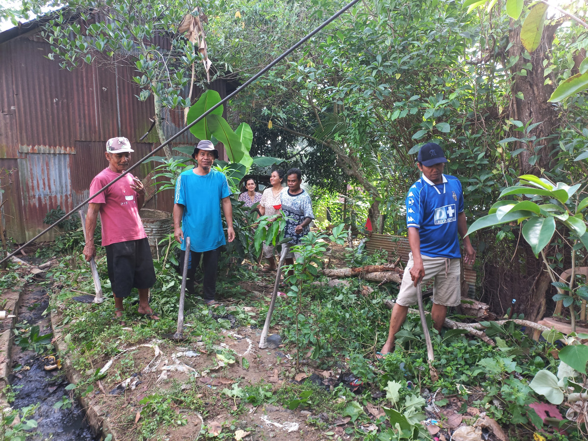 Gotong Royong Membersihkan Lingkungan RT.15