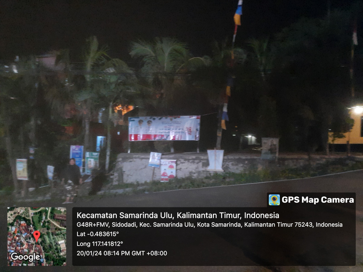 Pemasangan spanduk