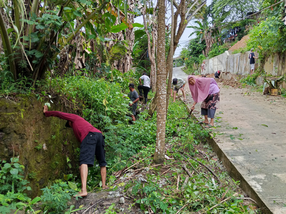 Kerja bakti warga RT 16 Kel.Sidodadi