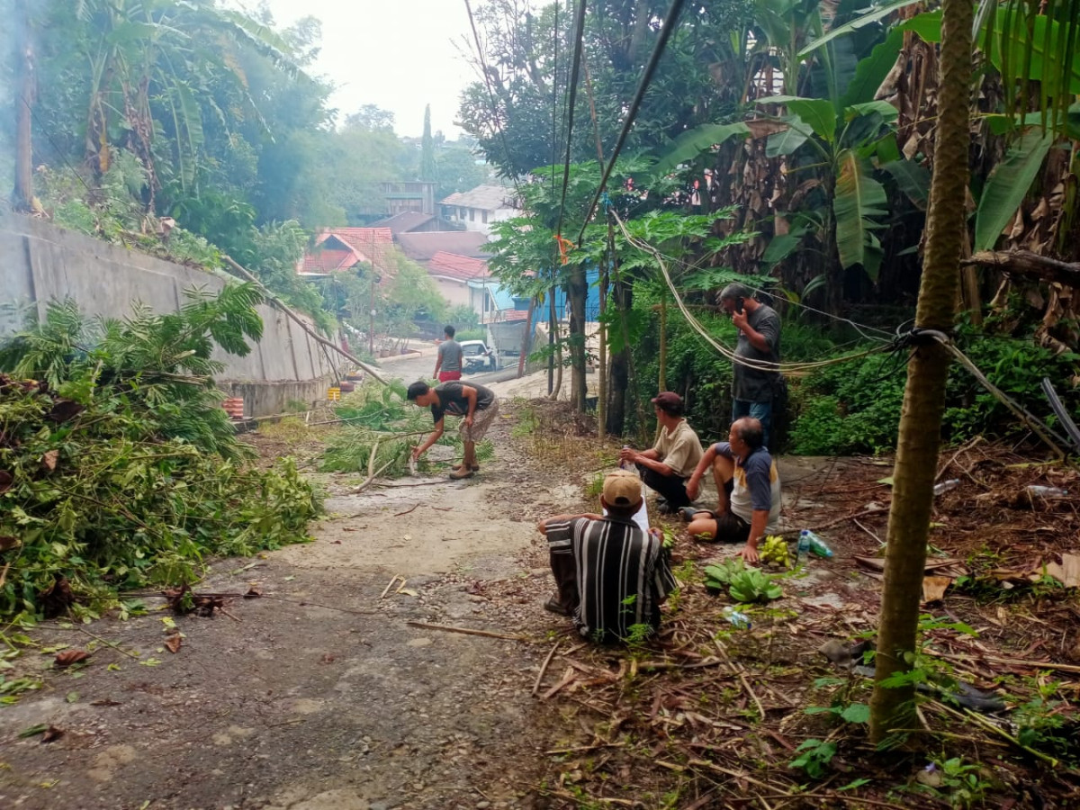 Pembersihan jln wiratirta