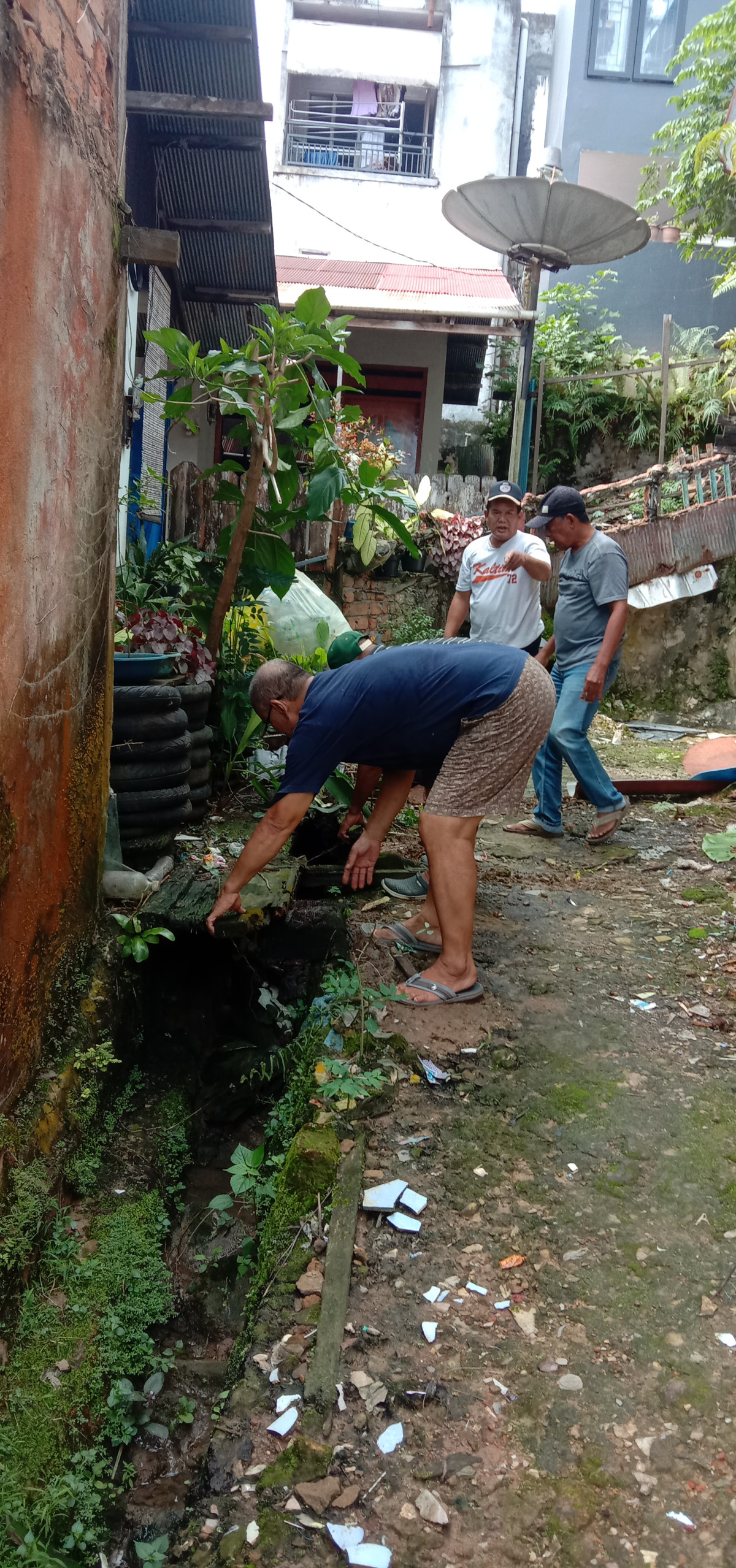 Kerja bakti warga RT 11