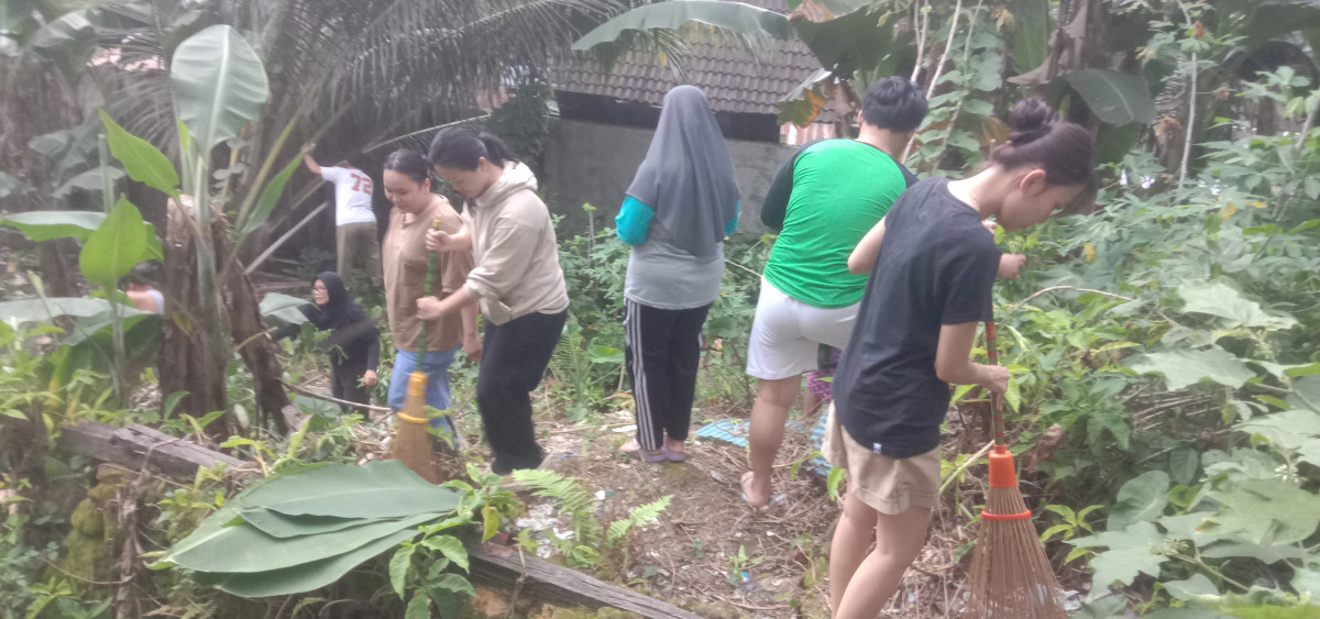 Keg gotong royong warga RT 19