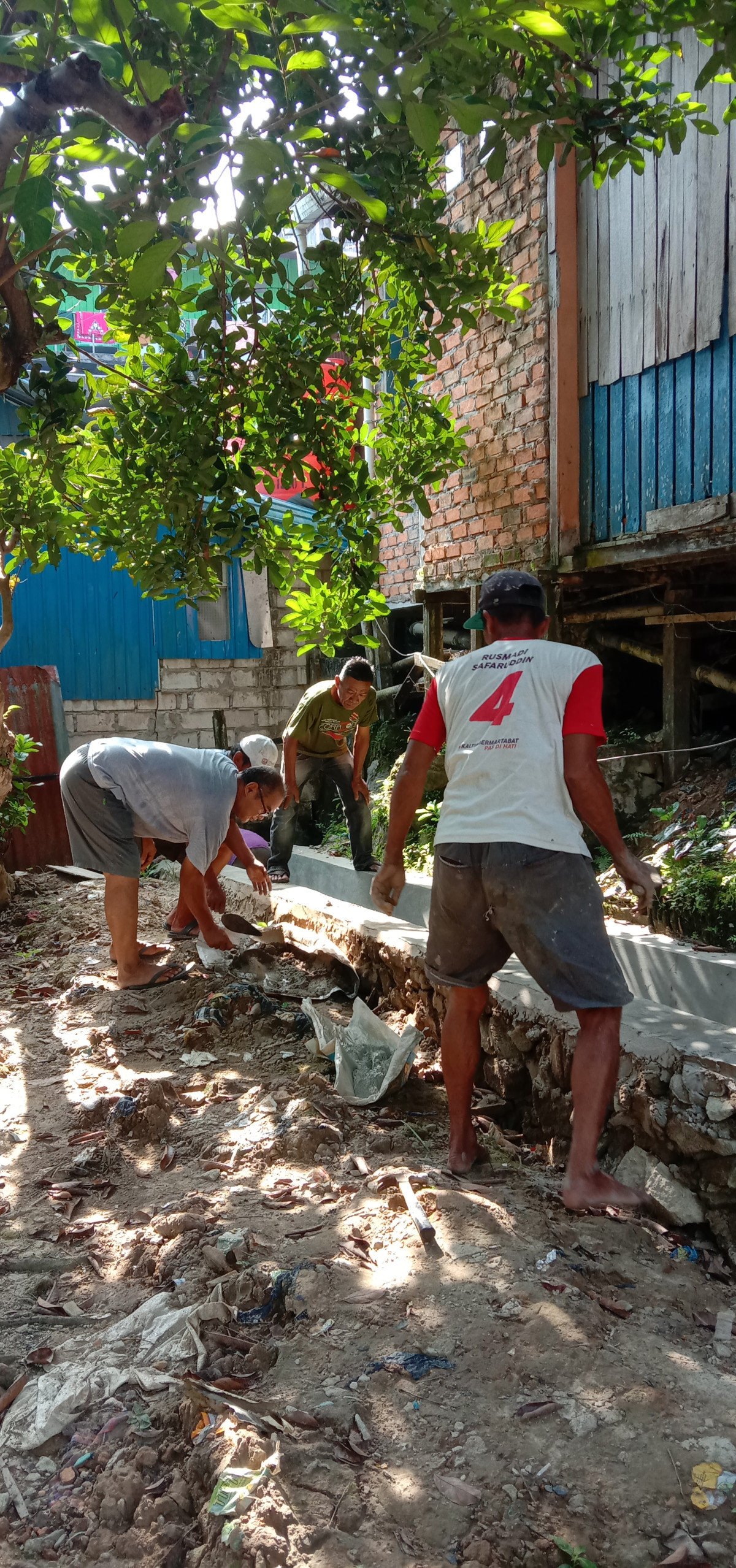 Kerja bakti warga RT 19