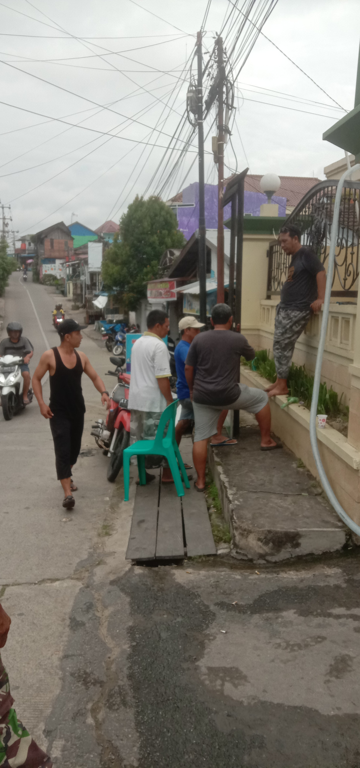 Gotong royong warga
