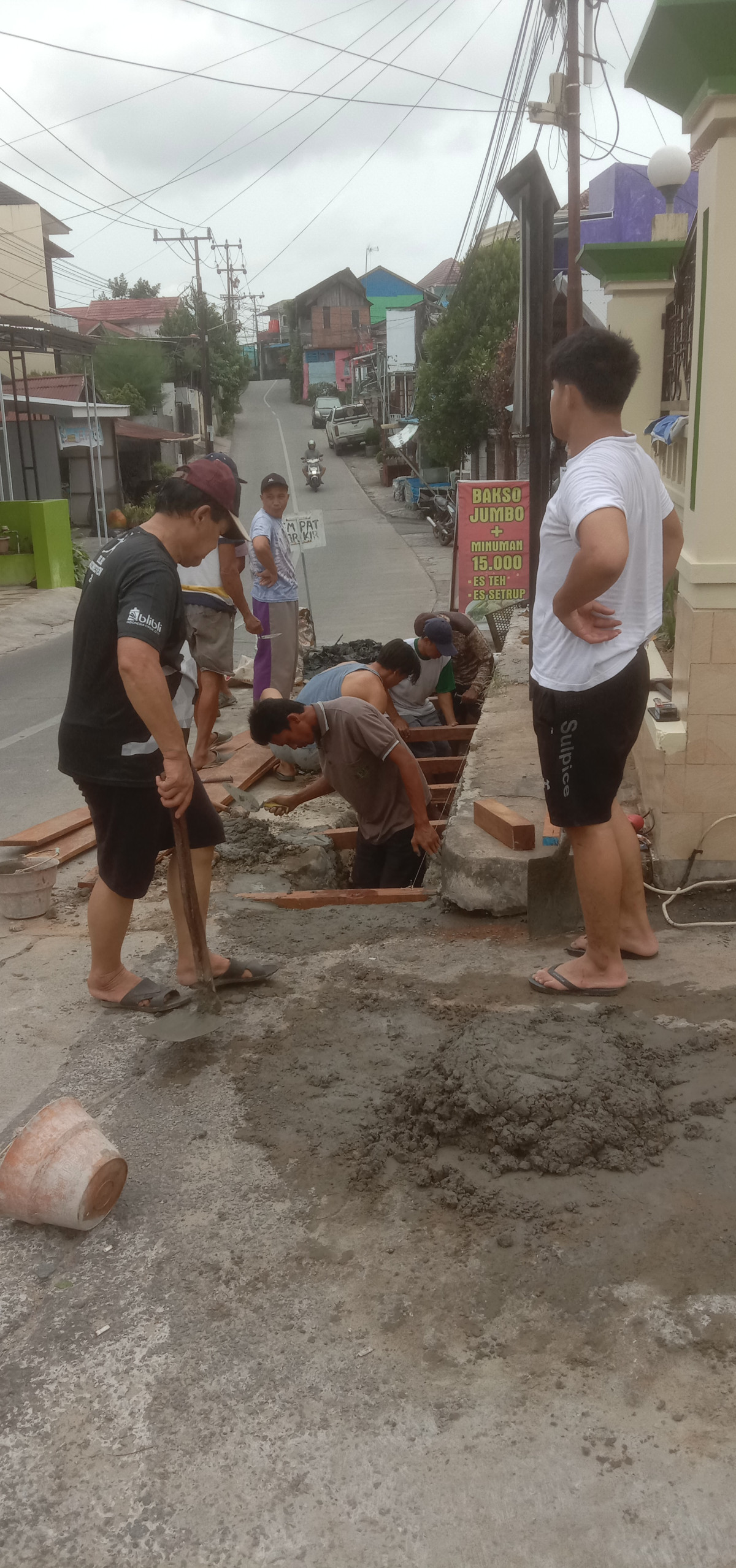 Kerja bakti warga RT 19