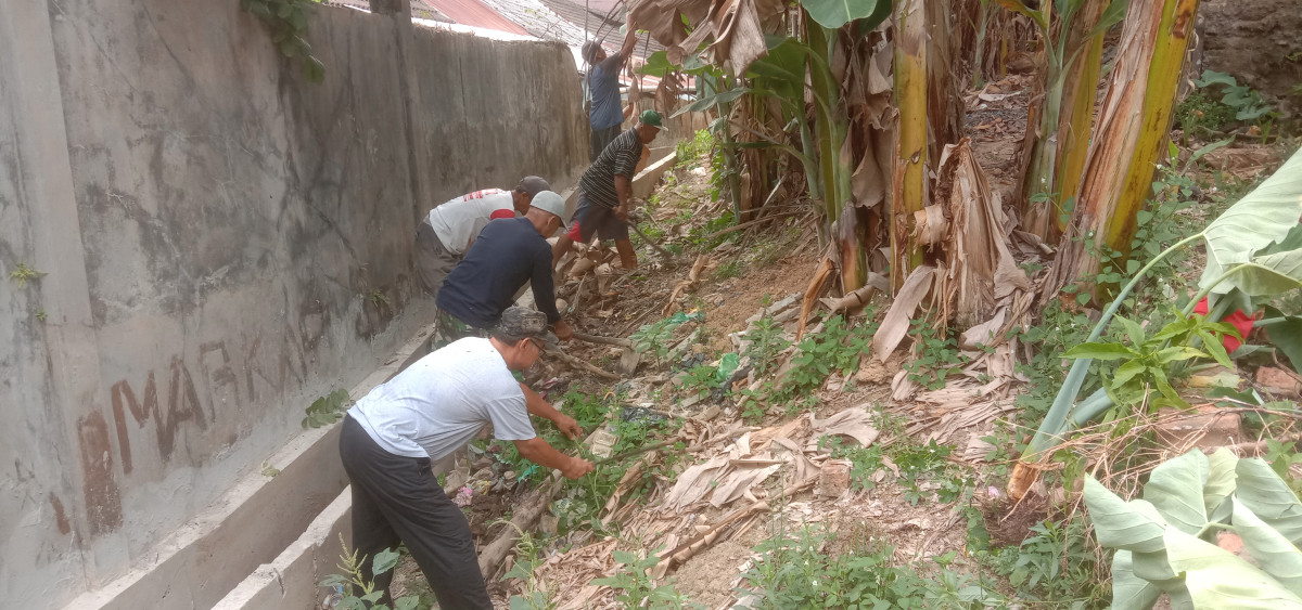 Kerja bakti warga RT 19