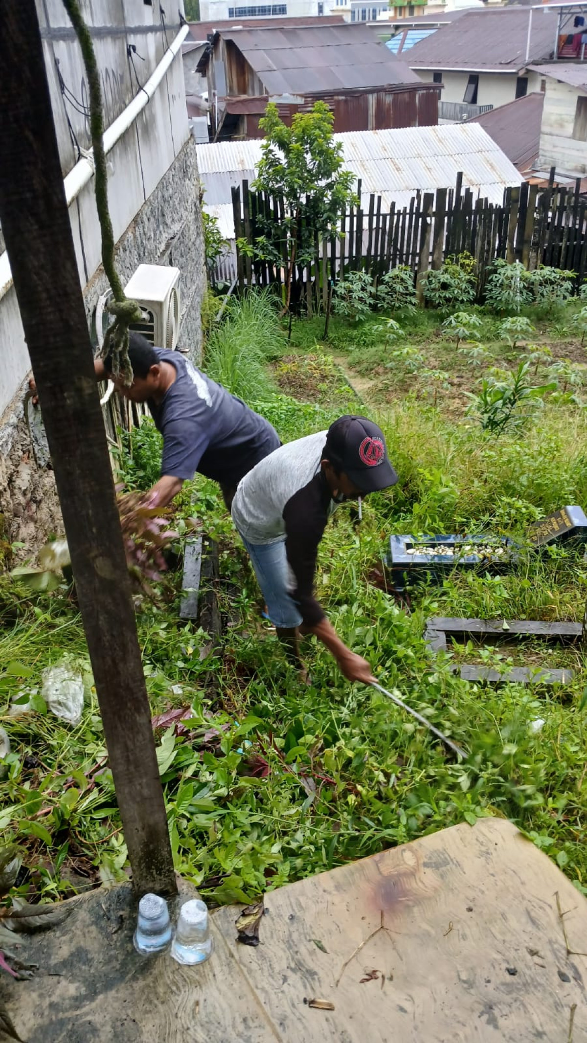 Kerja Bakti di Jalan utama Trisari dan gang sinar sari