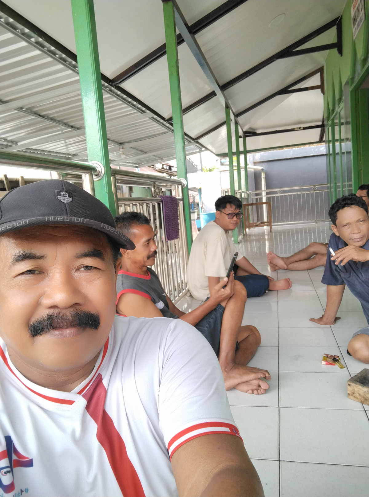Kerja bakti sekitar langgar Asholiqin