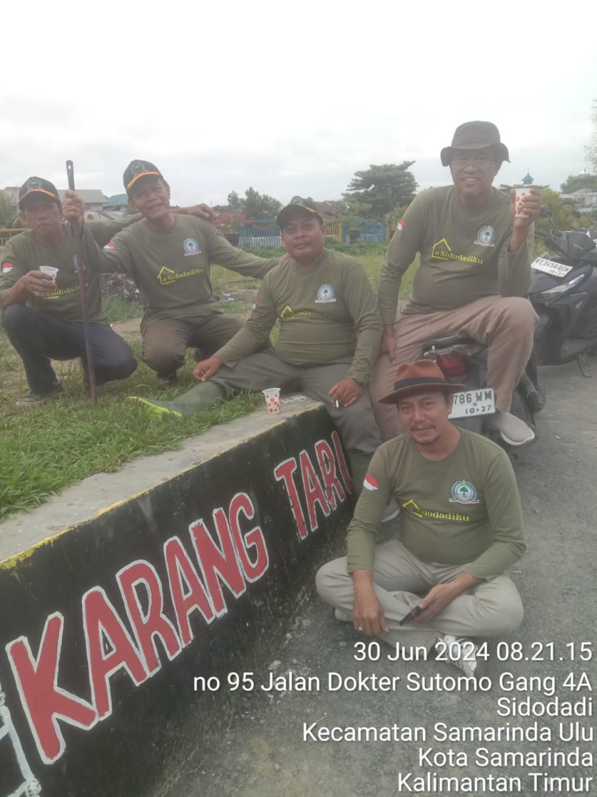 Kerja bakti bantaran sungai karang mumus