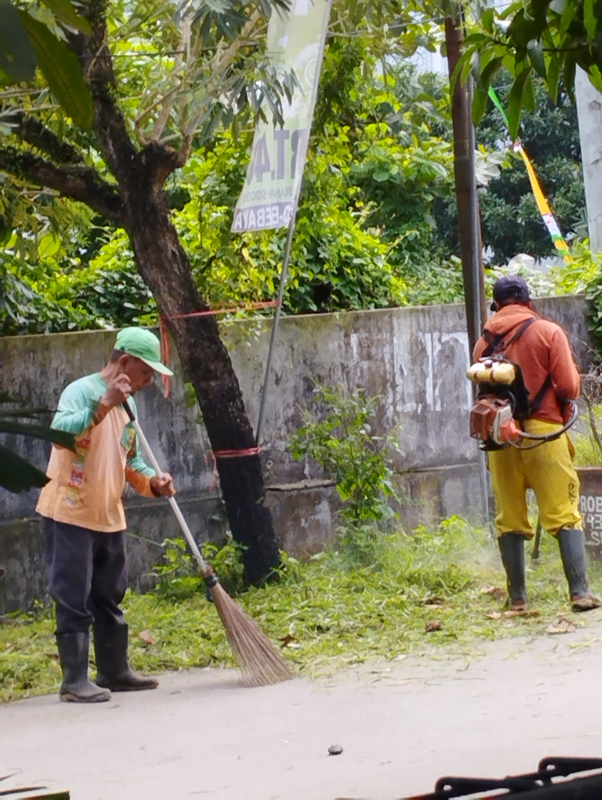 Kerjabakti warga 43