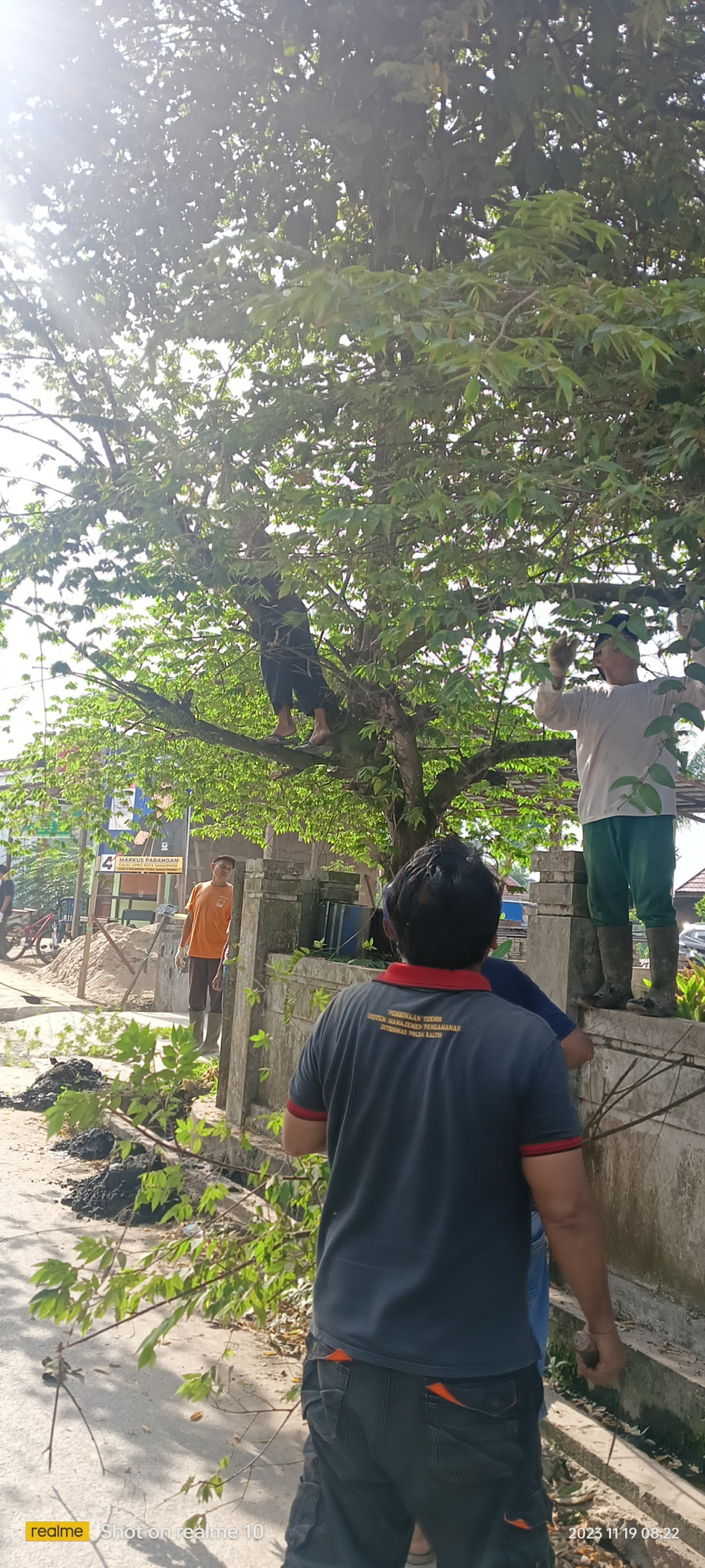 gotong royong lingkungan RT.49