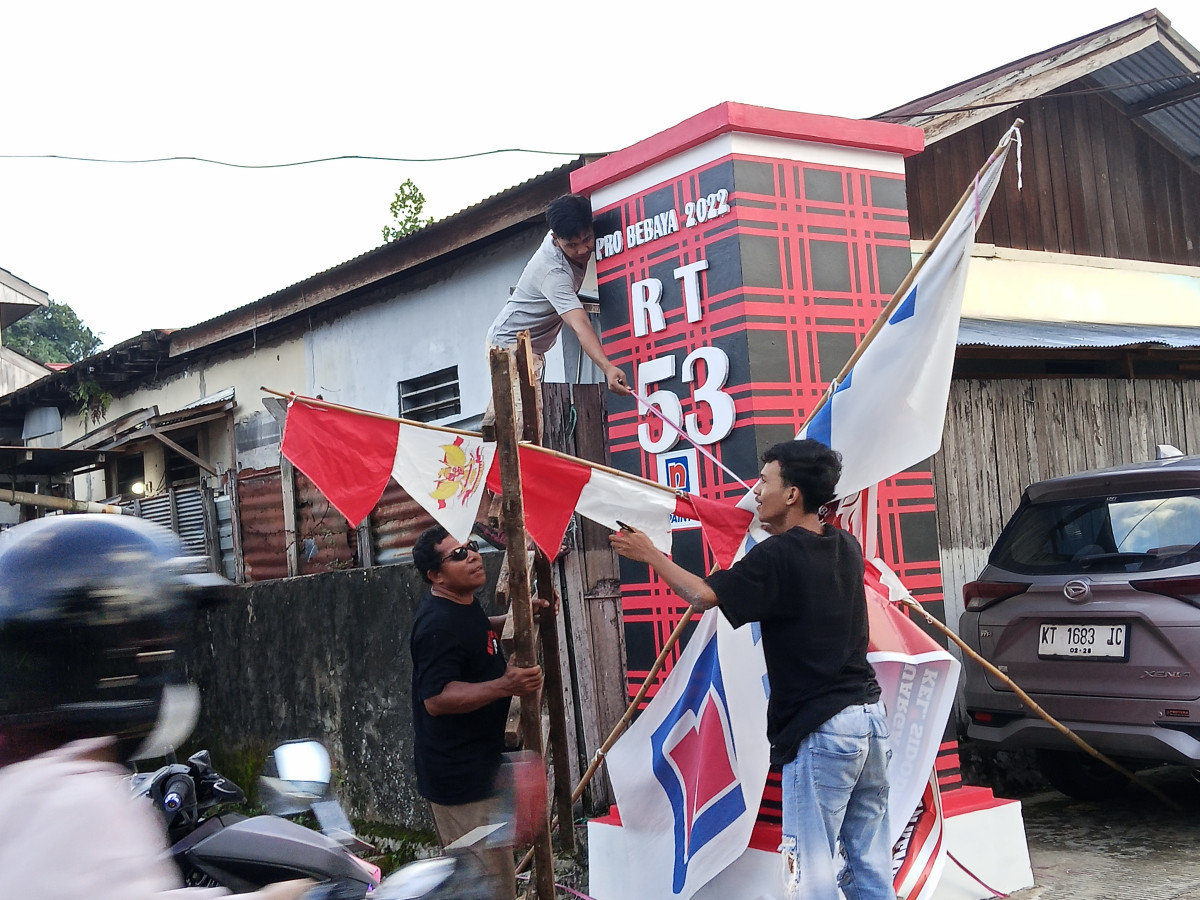 Melepaskan umbul umbul