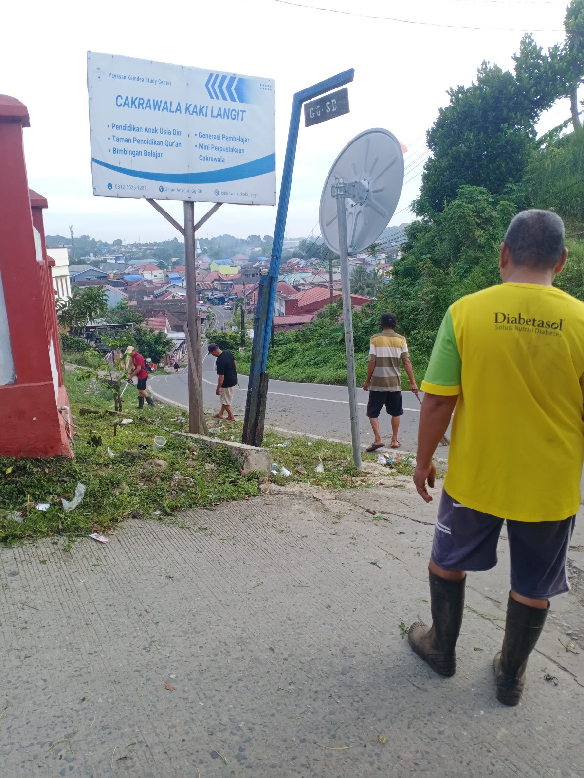 Kerja bakti bersih2 lingkungan warga RT. 55