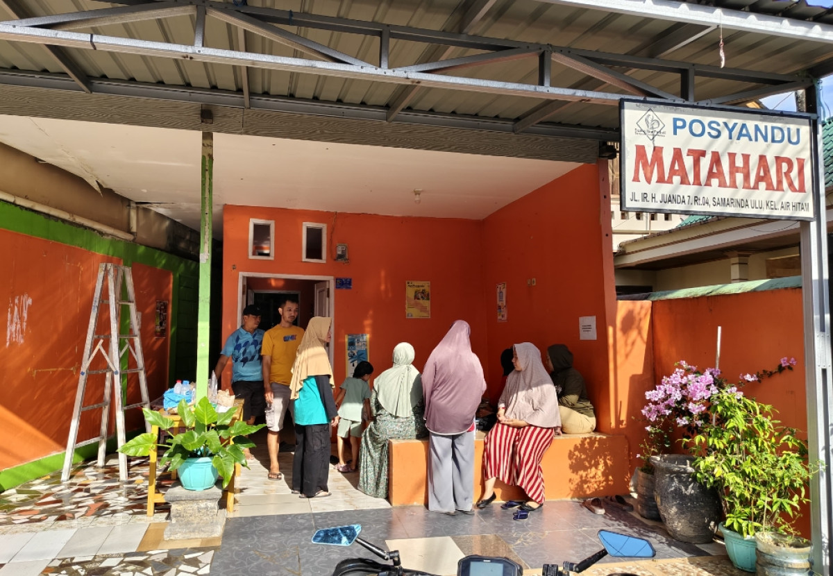 Gotong Royong Perbaikan Posyandu Matahari
