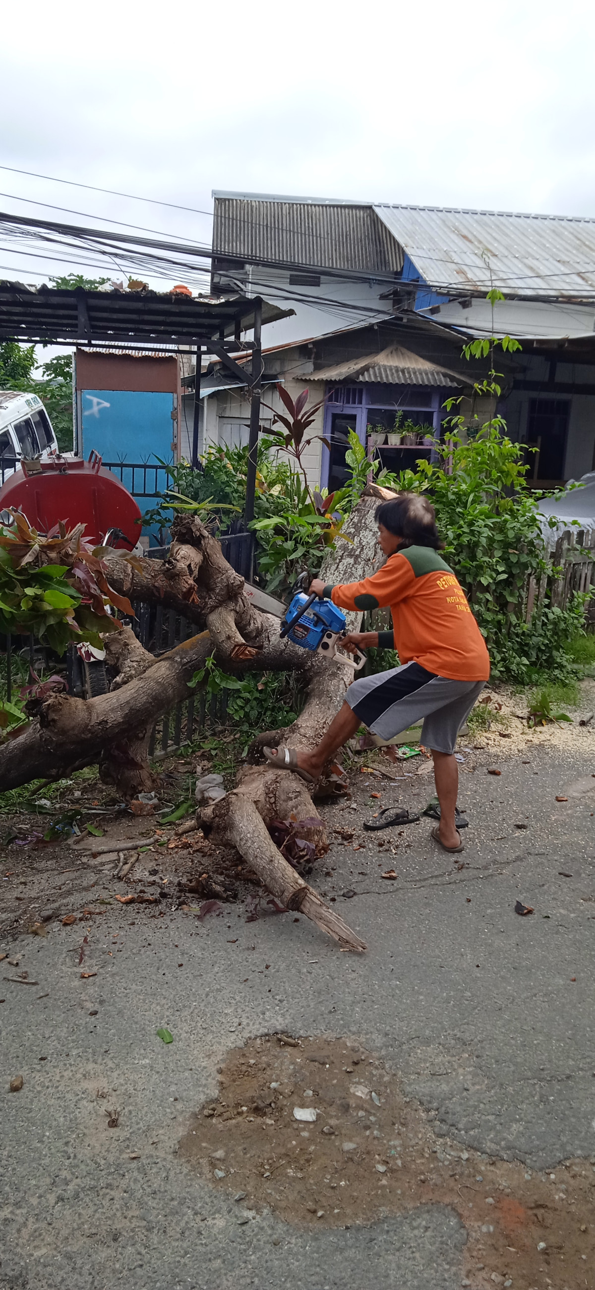 Gotong royong di gang 7 ke tubun