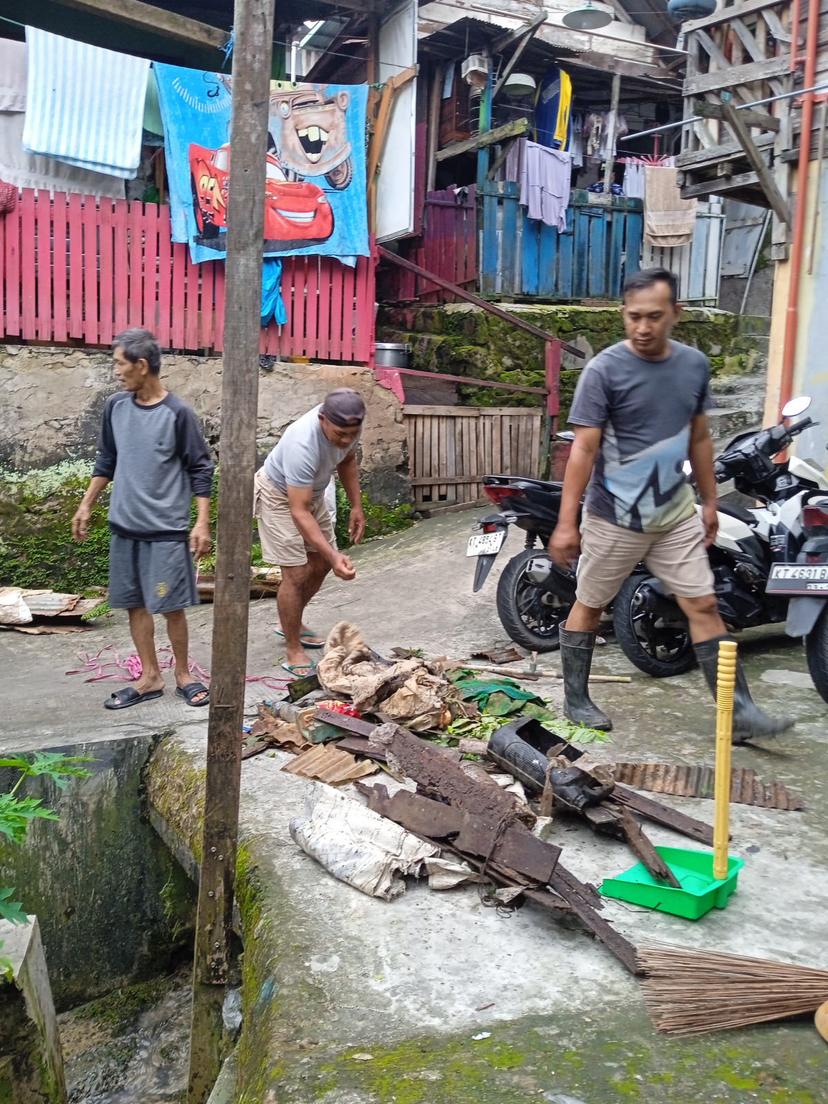 Gotong royong rutin