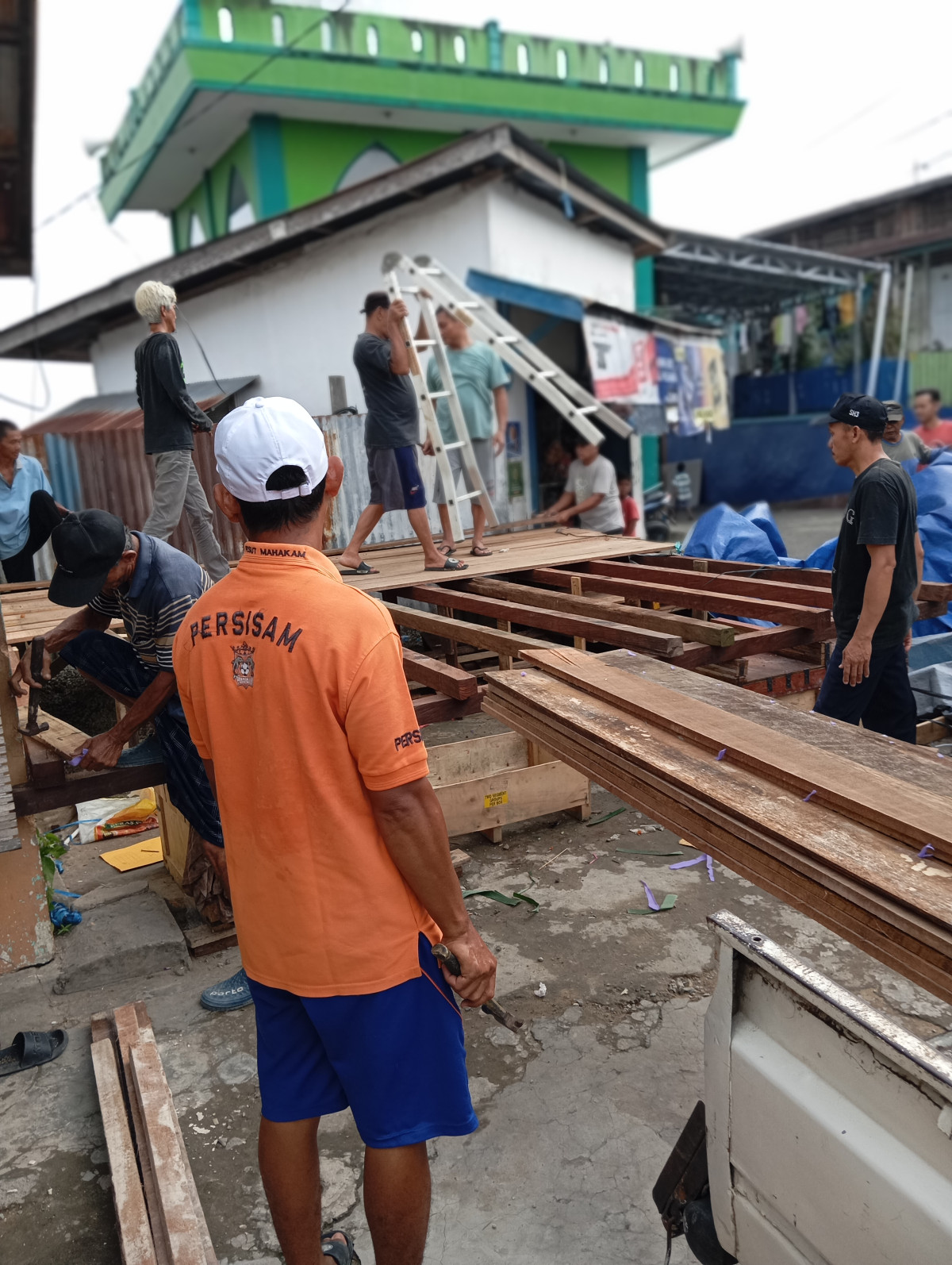 Kerja bhakti bongkar panggu