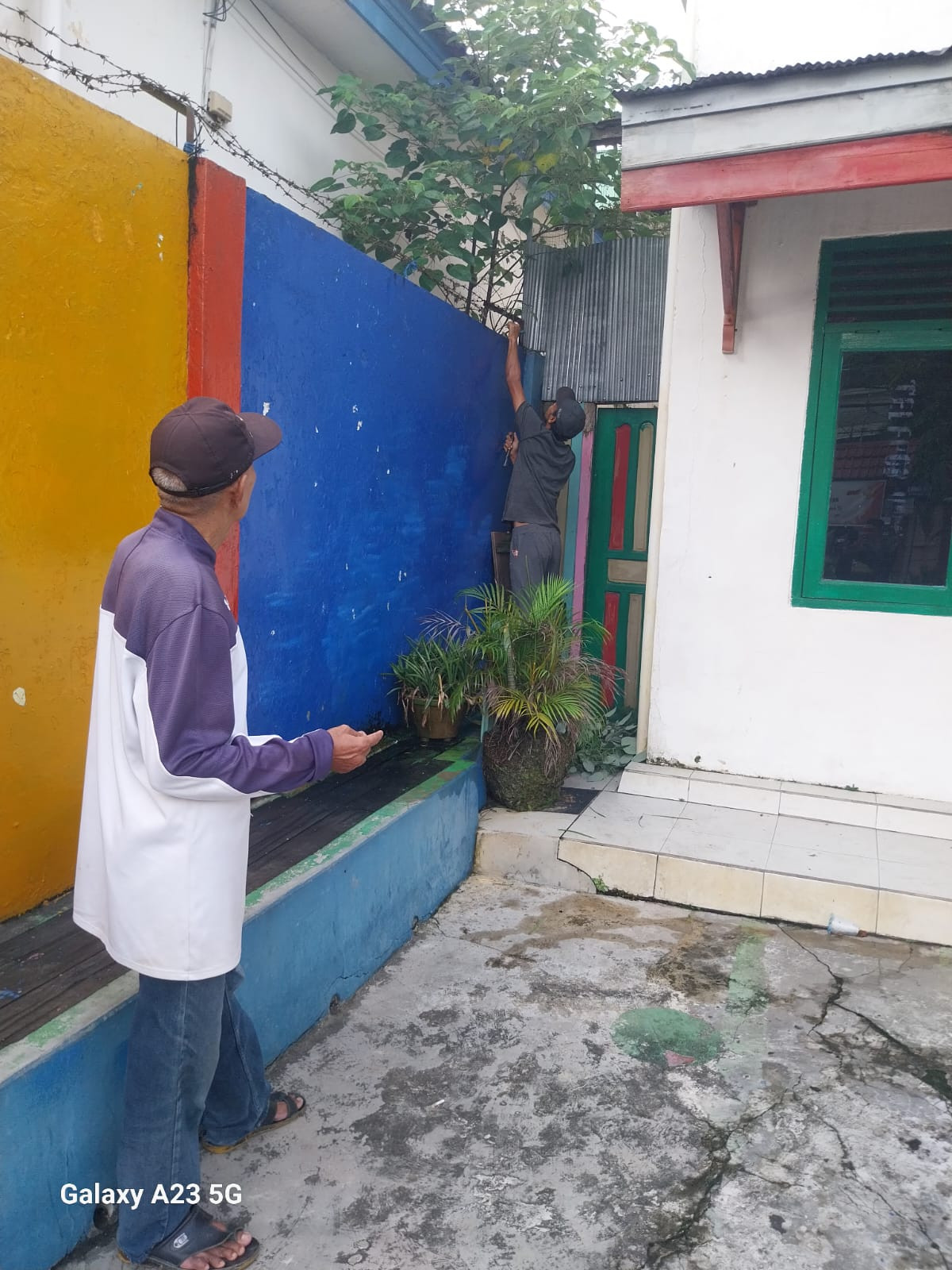 Kegiatan kerjabakti RT 05