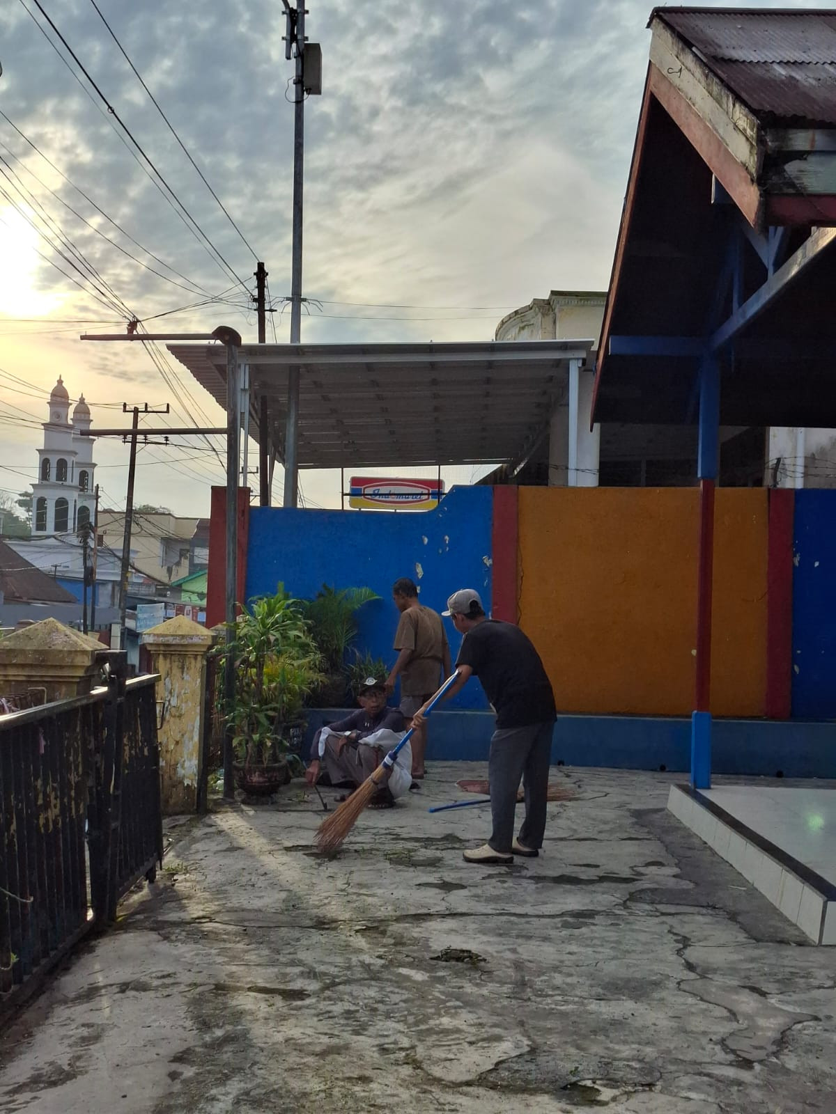 Kerja bhakti bersama