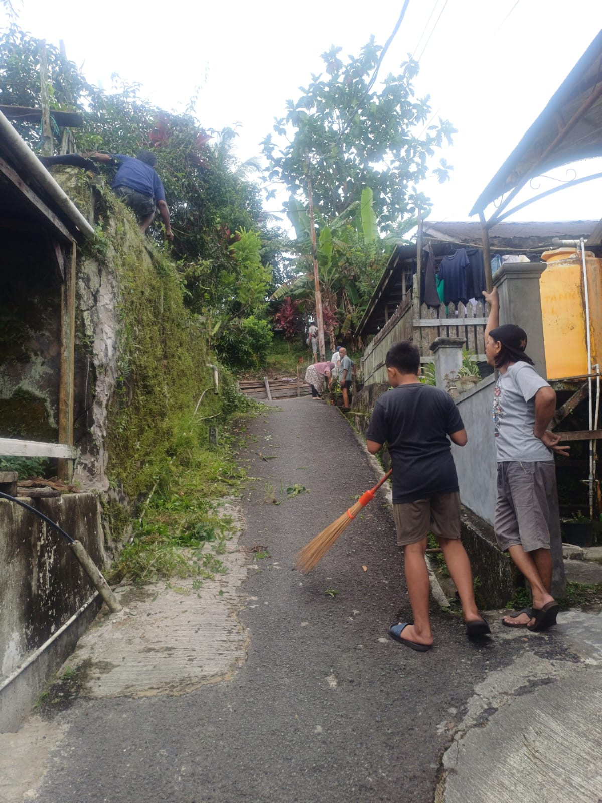 Kegiatan gotong royong RT 6
