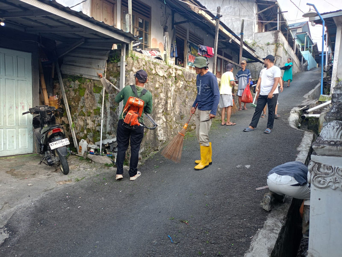 Kerja bakti di Gg. 5 & jl. KS. Tubun