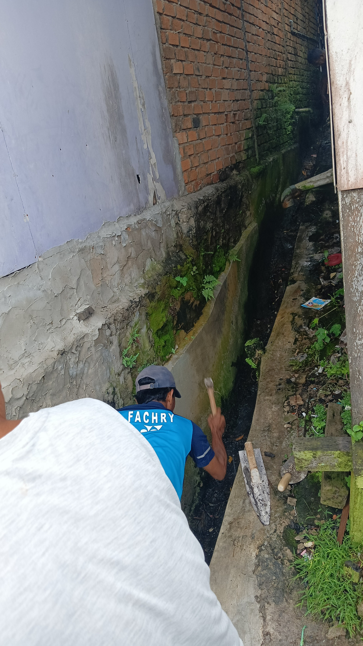 Kerja bakti perbaikan parit Gg 5