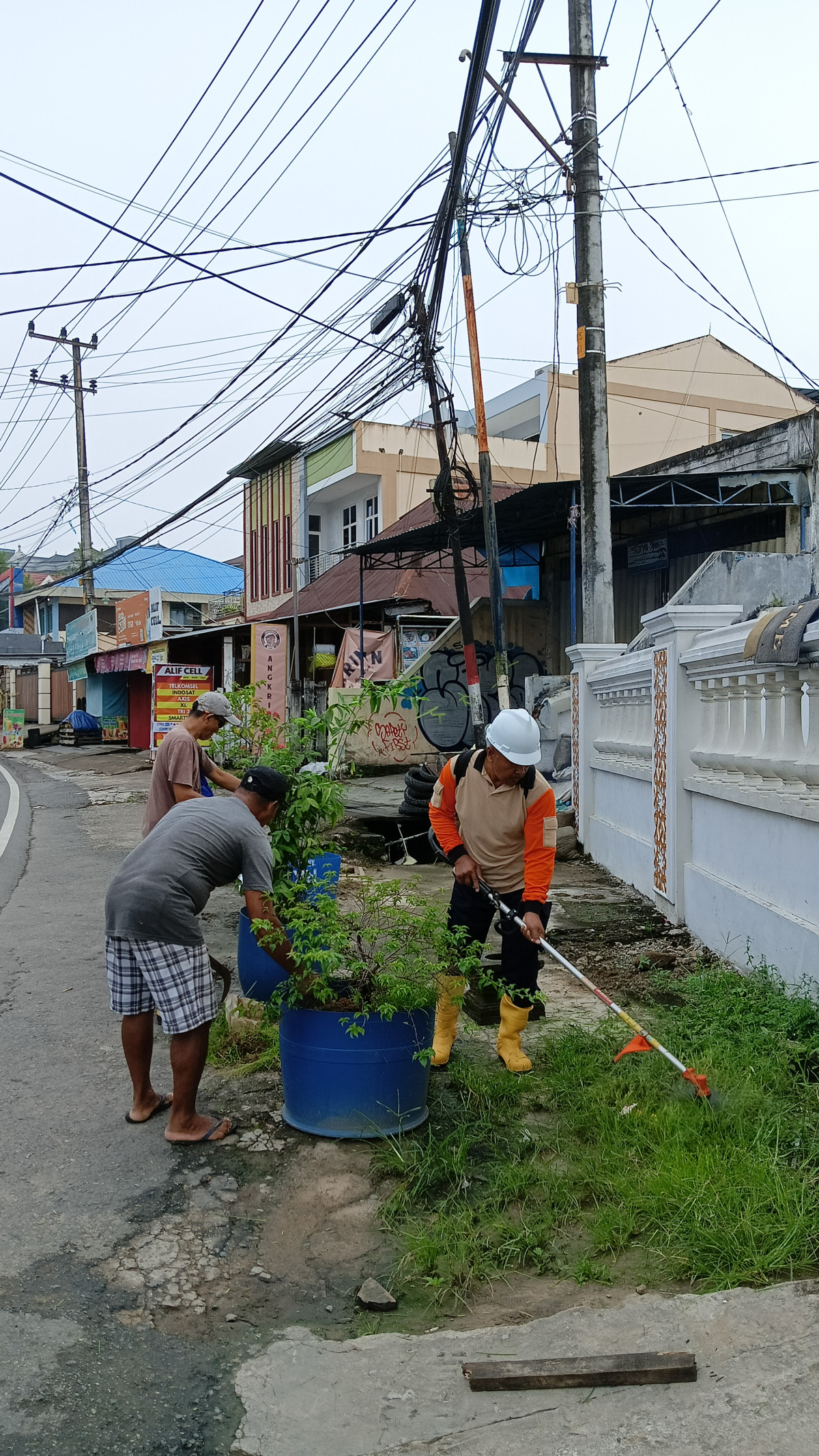Kerja bakti lingkungan RT 7 & masjid Al muchyar