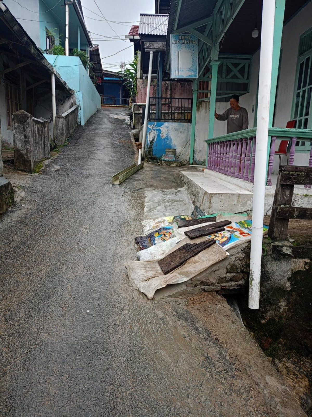 Kerja bakti perbaikan parit