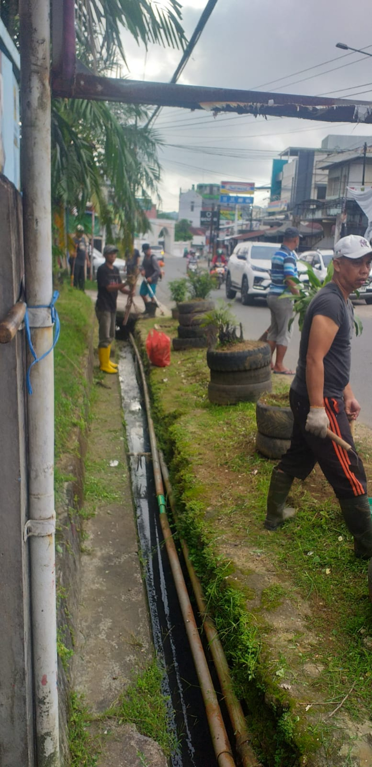Kerja bakti di jl KS Tubun RT 7