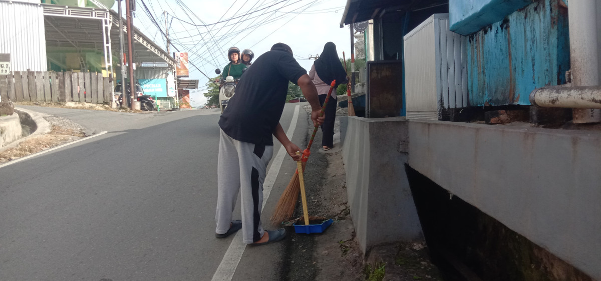 Kerja Bhakti warga