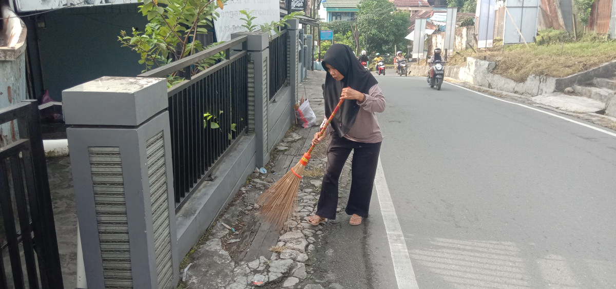 Kerja Bhakti warga RT 08