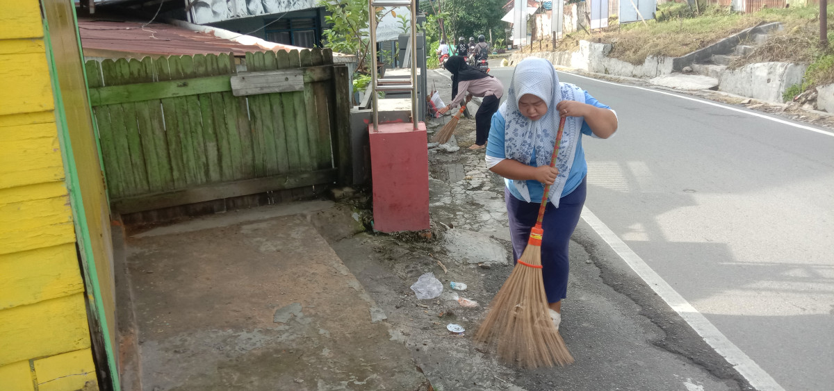 Kerja Bhakti warga RT 08