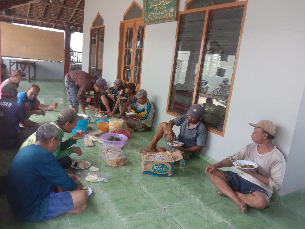 Kerja Bhakti warga RT 08