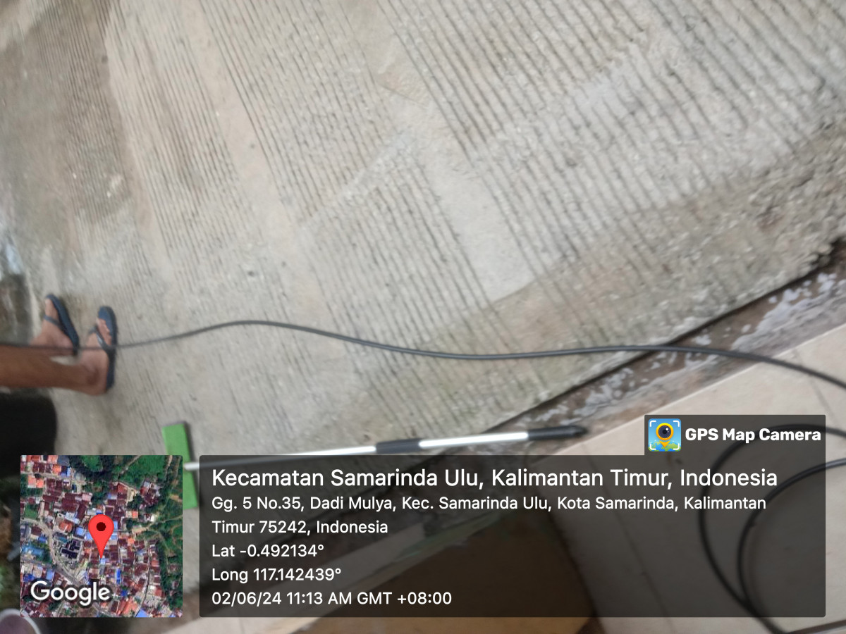 Kegiatan kerja bakti di halaman sekitaran RT 08