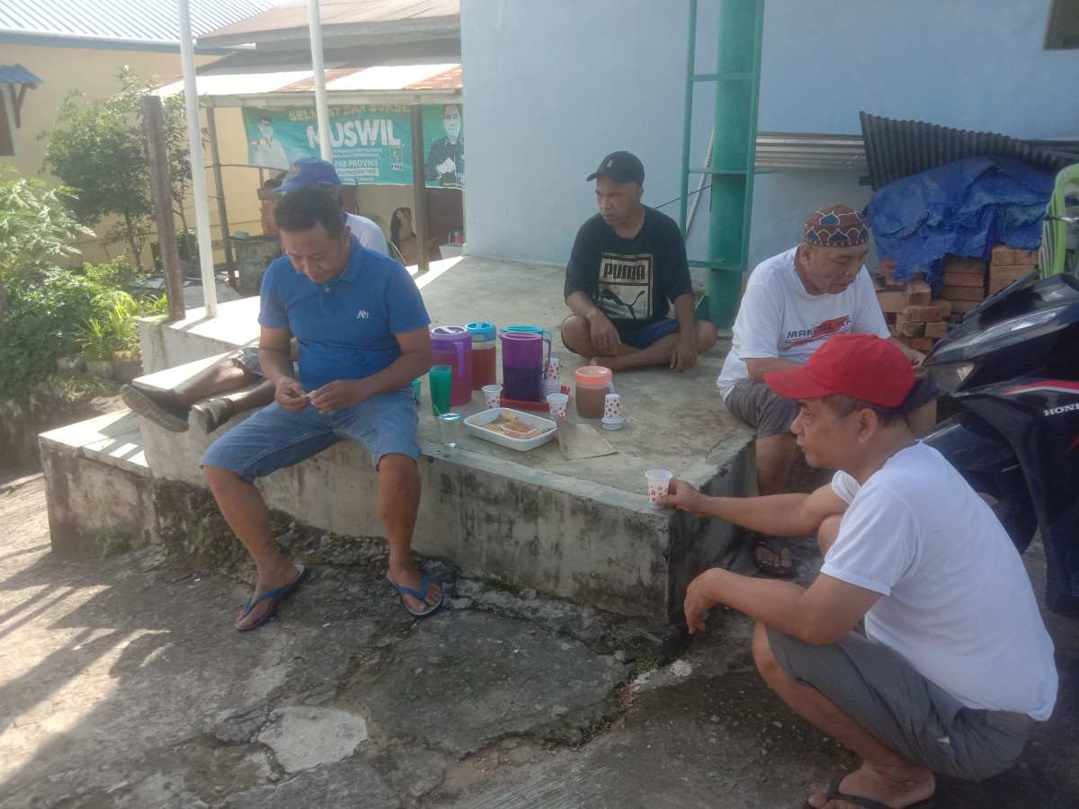 Kerja Bhakti warga RT 08