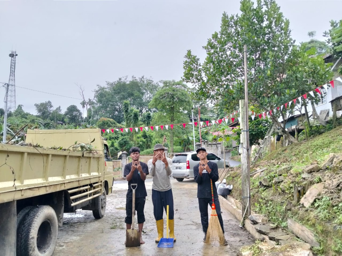 Gotong royong RT 9