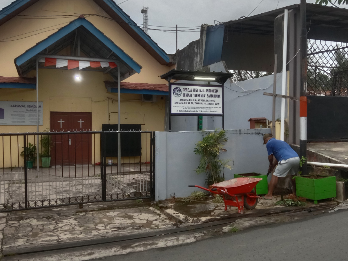 Bersih bersih lingkungan