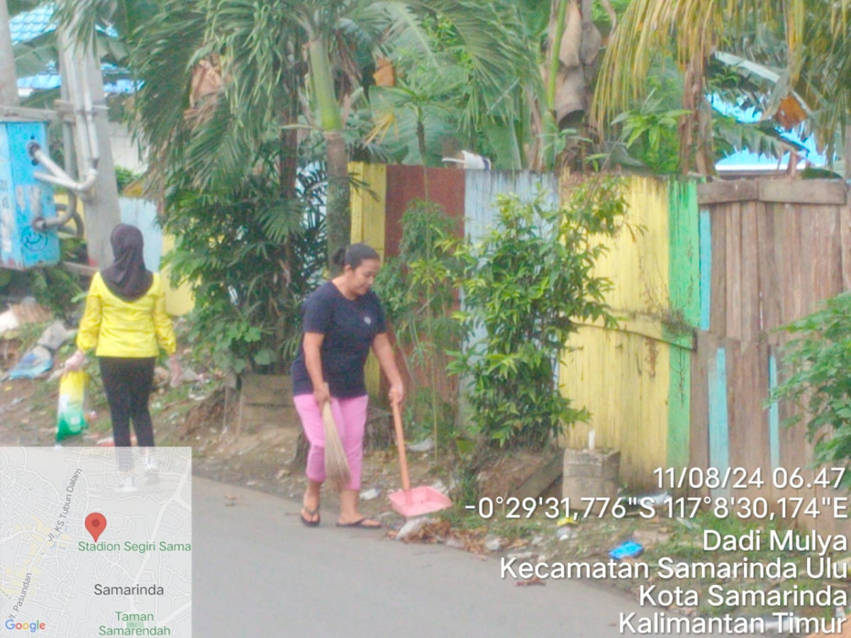 Kerja bakti bersih bersih lingkungan jl.DR.wahidin S.Husodo RT.10 Kel.Dadimulya