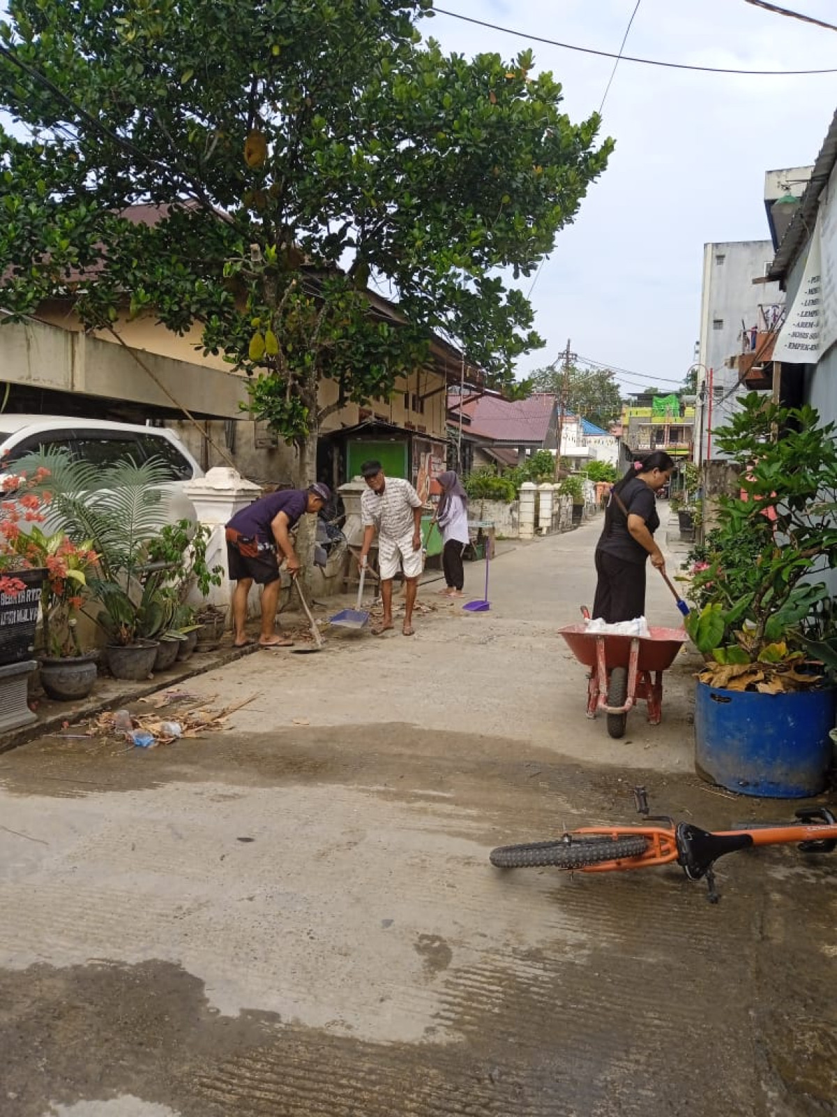 Kerja bakti di gang 7