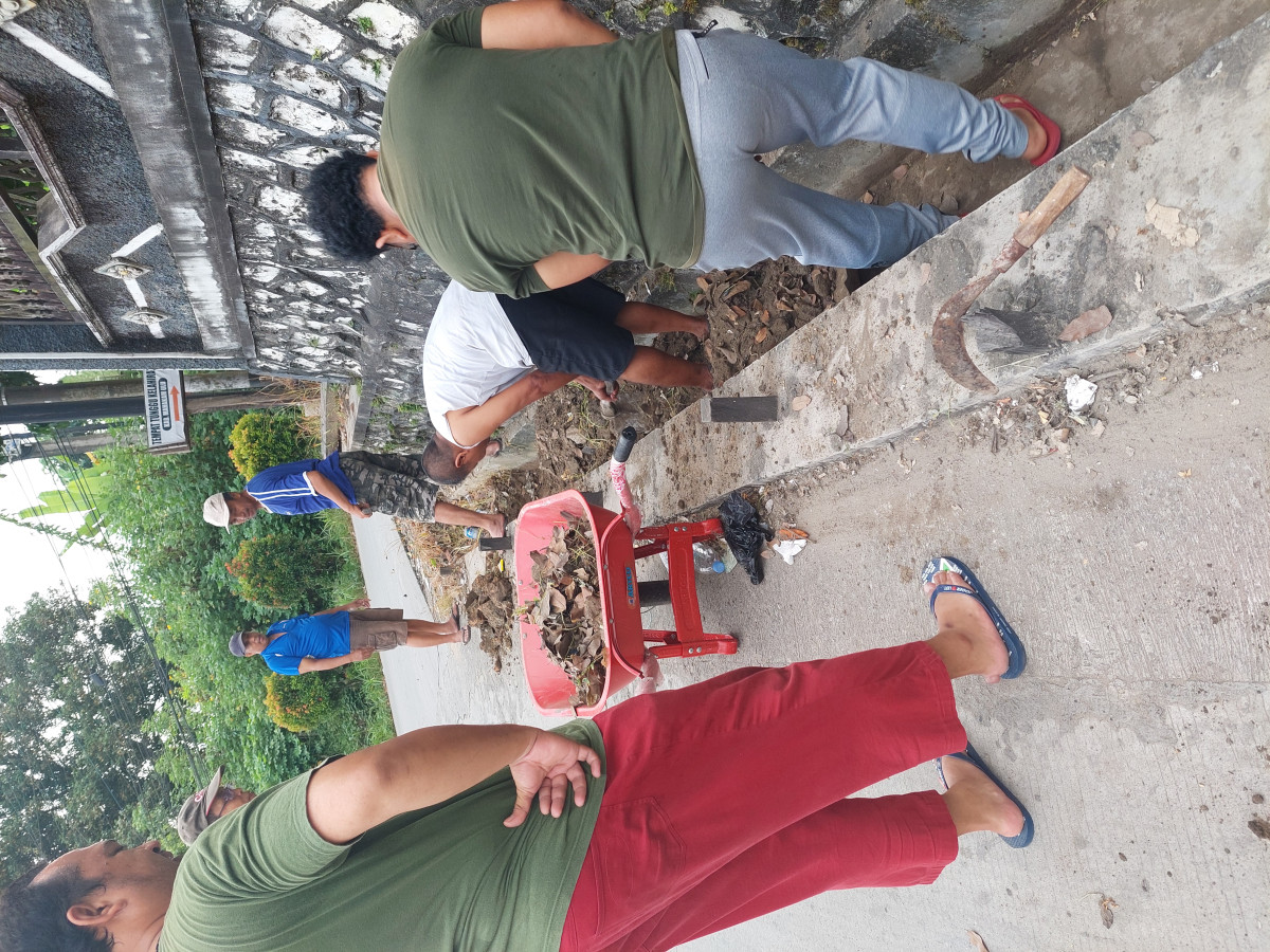 Giat kerja bakti warga