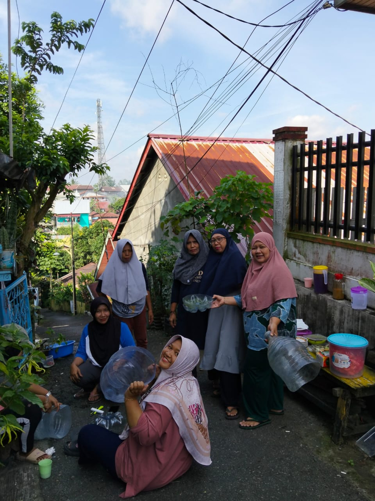 Bersih bersih lingkungan