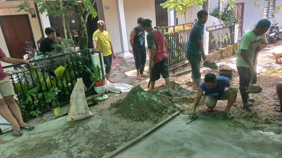 Pembuatan tempat parkir motor