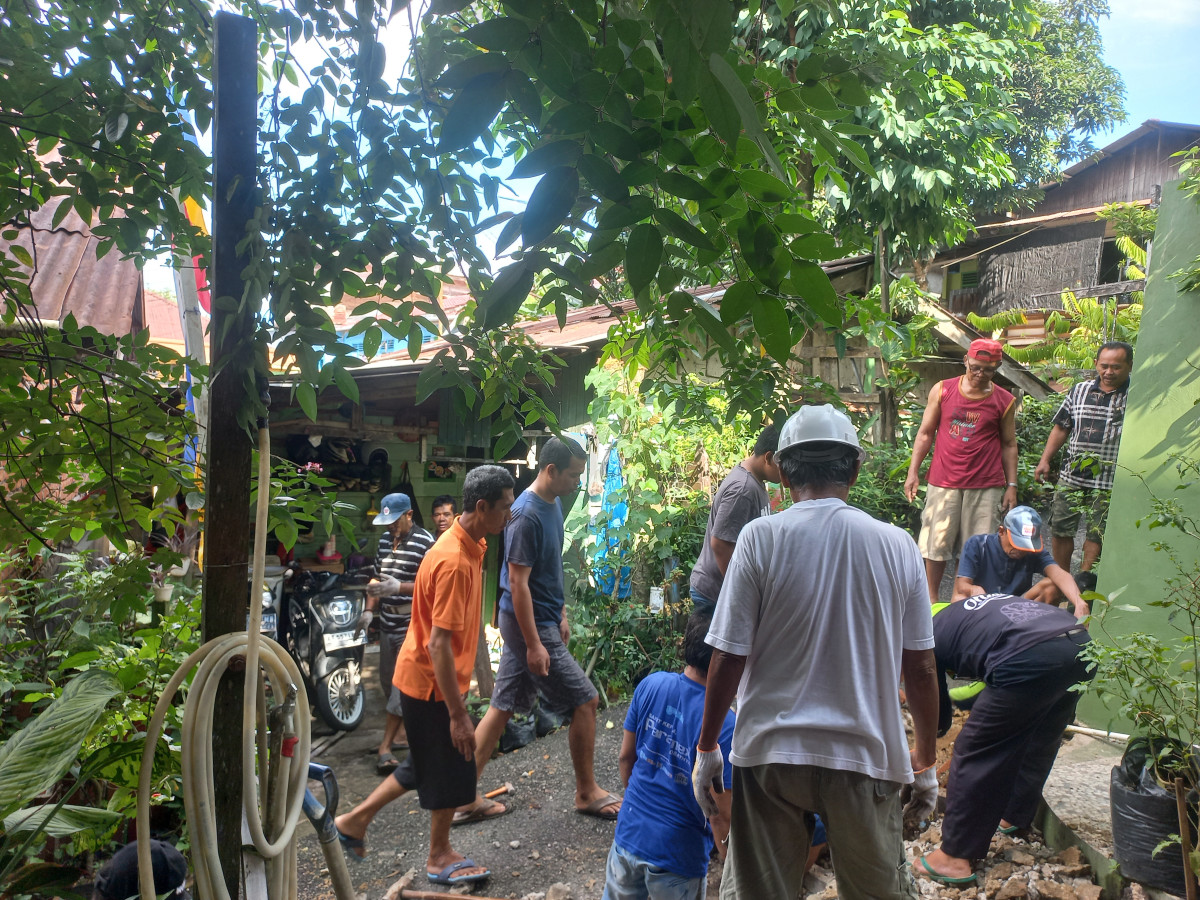Kerja bakti perbaikan parit