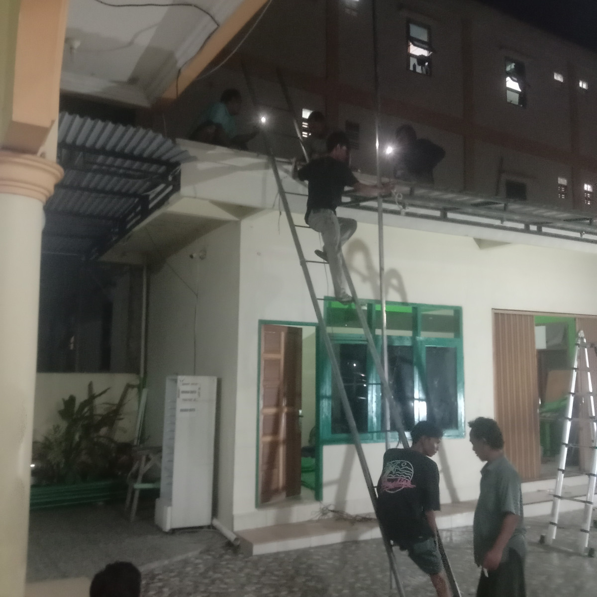 Kerja bakti di masjid