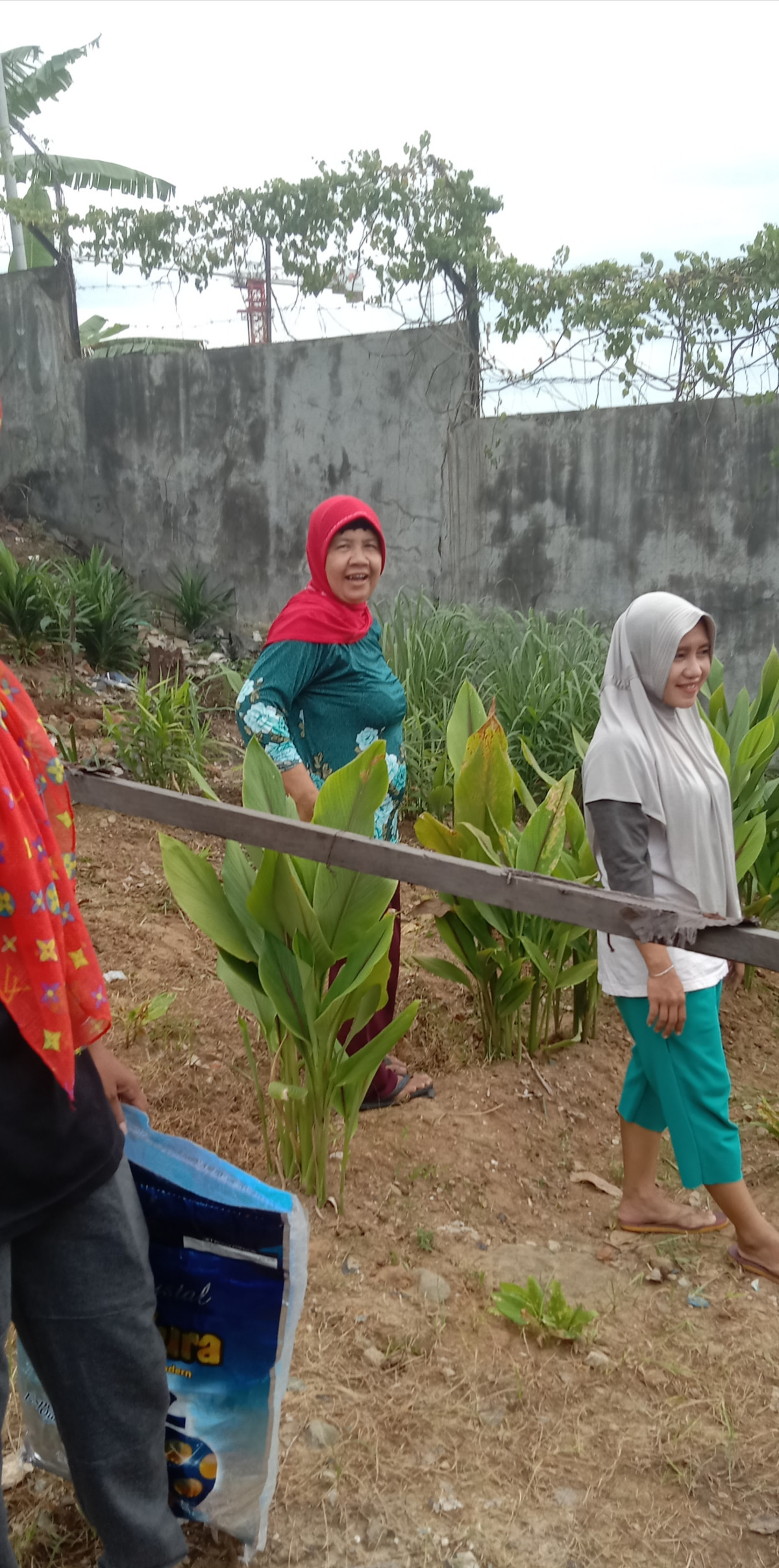 Bersih bersih sama sama.