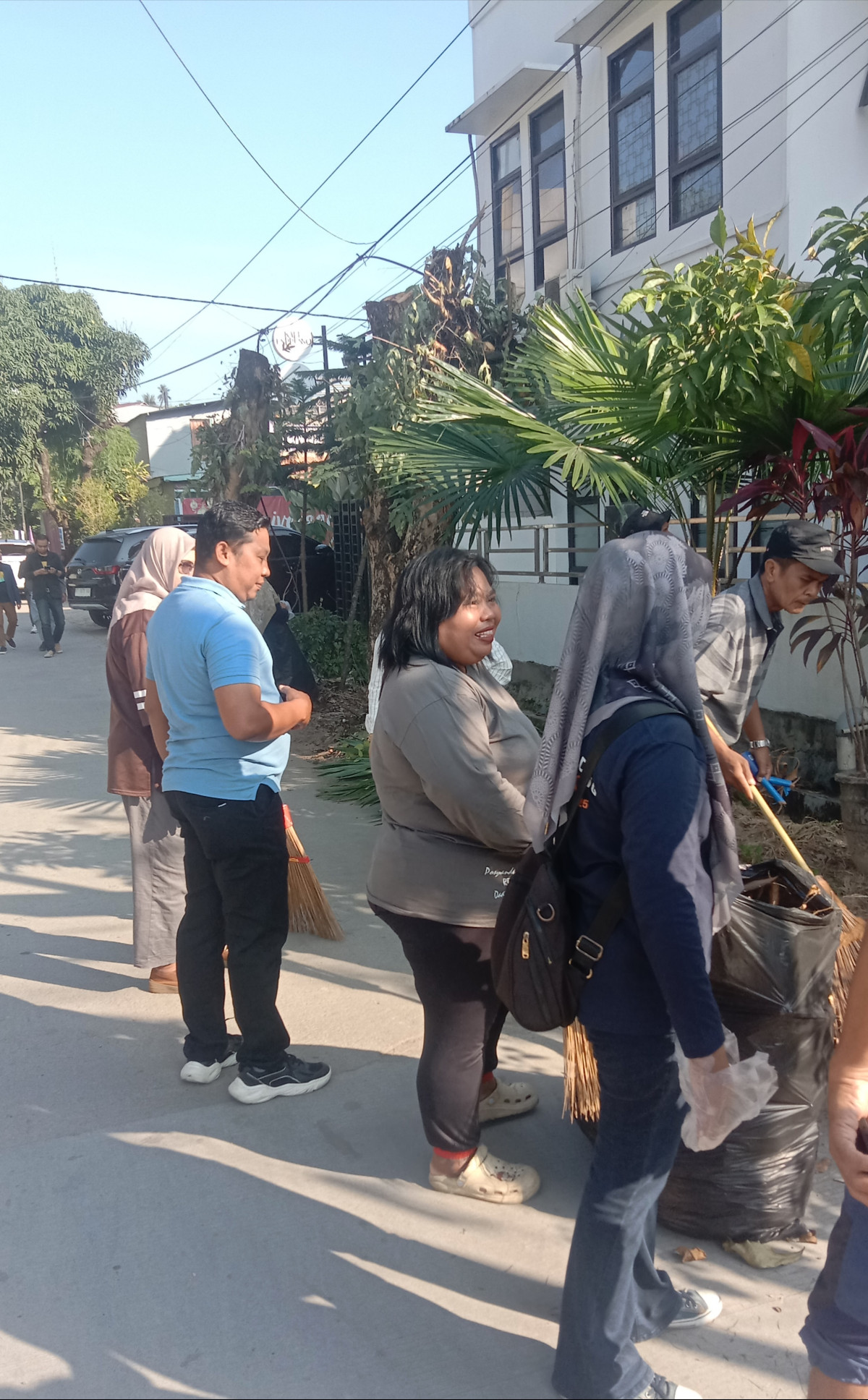 Kerja Bakti Bersama Kelurahan Dadimulya & RT Rt