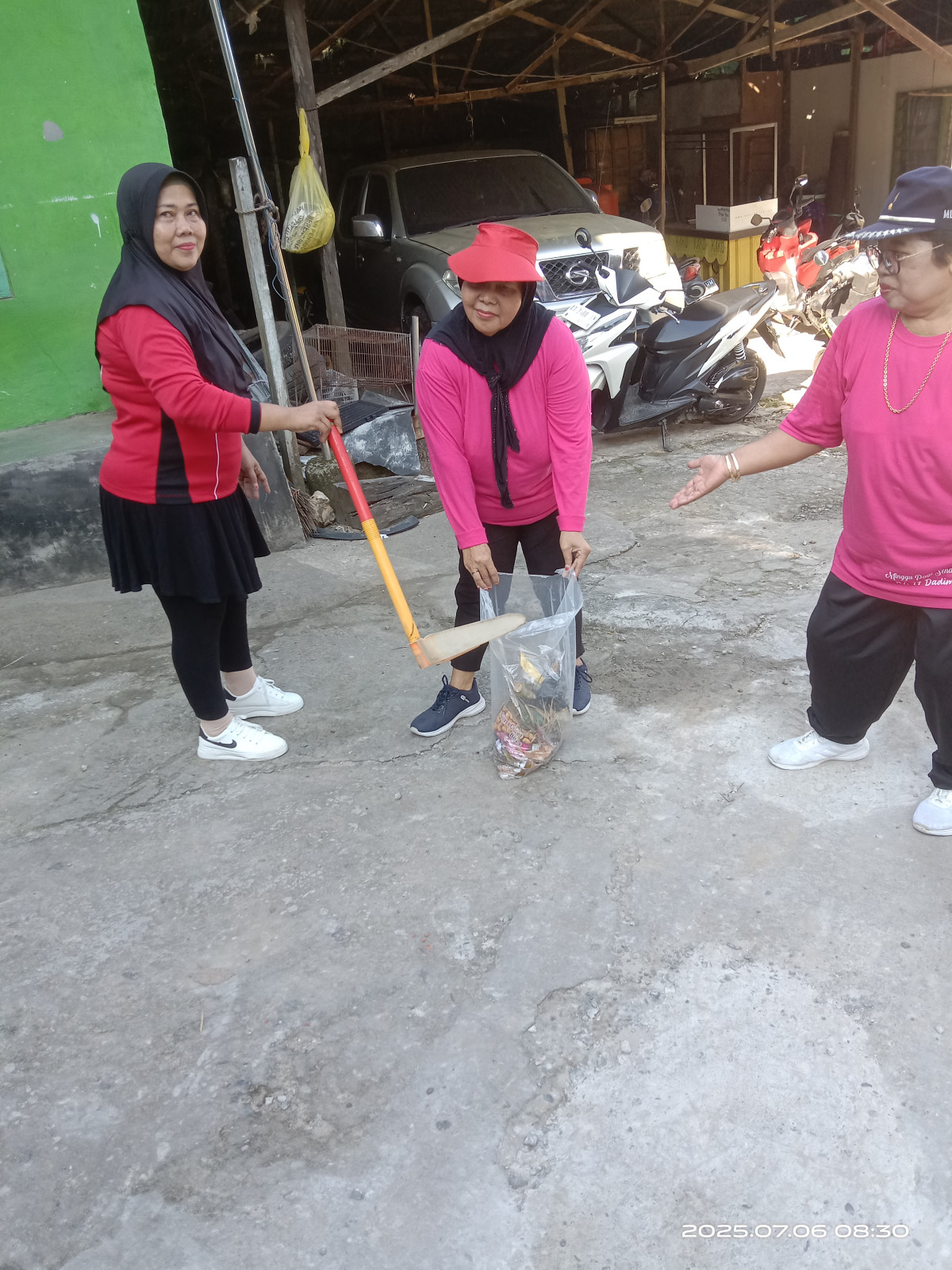 Menyapu bersama