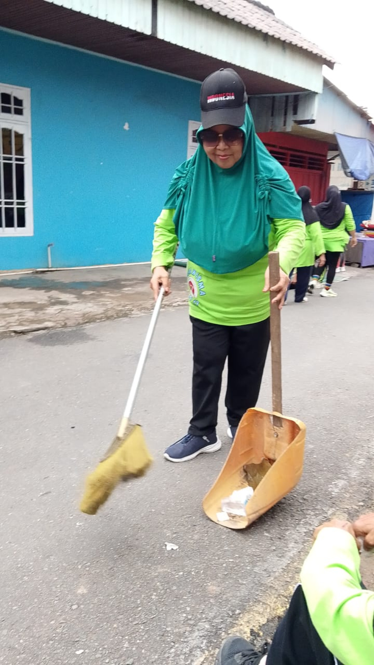 Kerja Bakti setelah senam