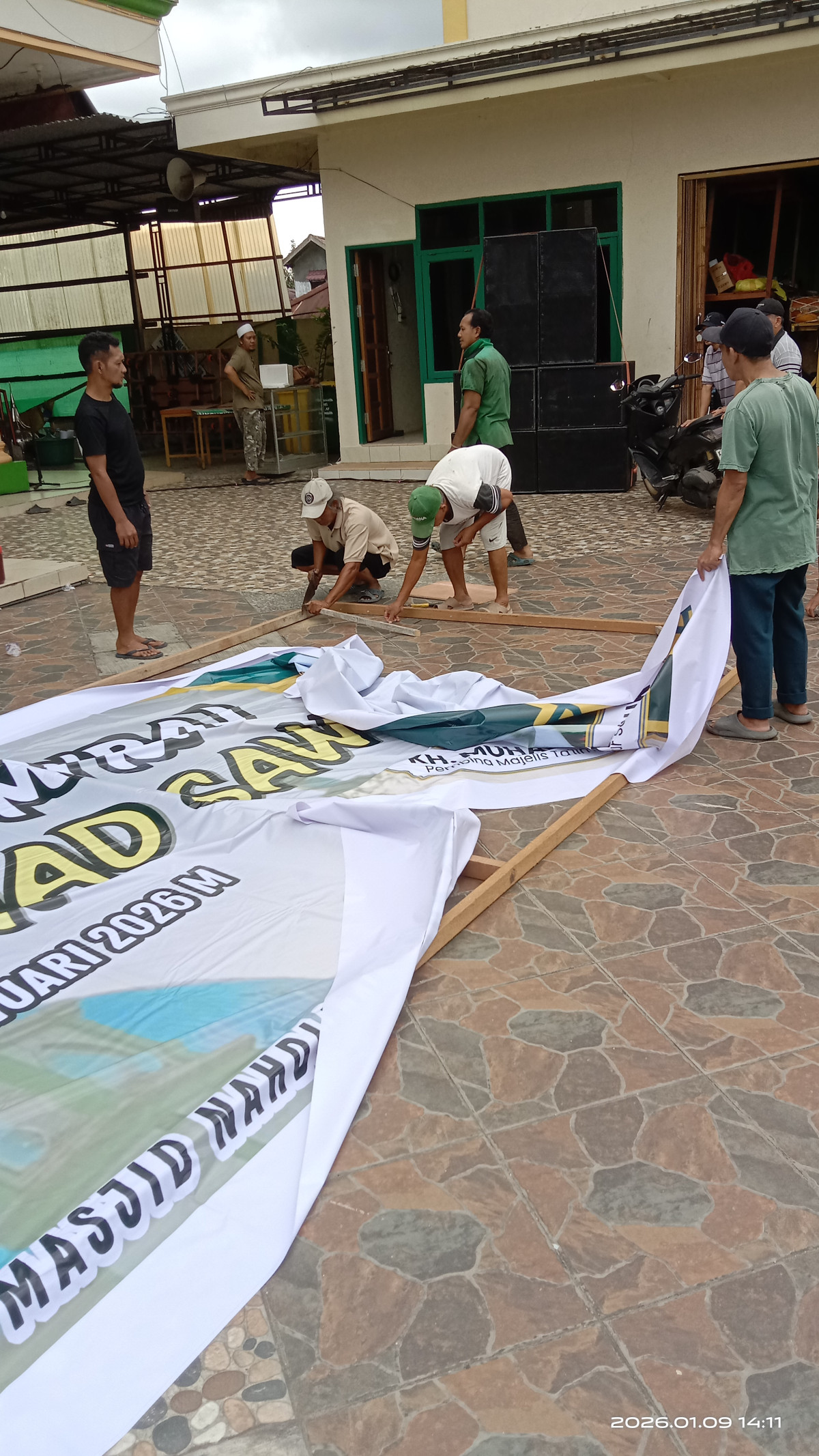 Kerja Bakti di Masjid