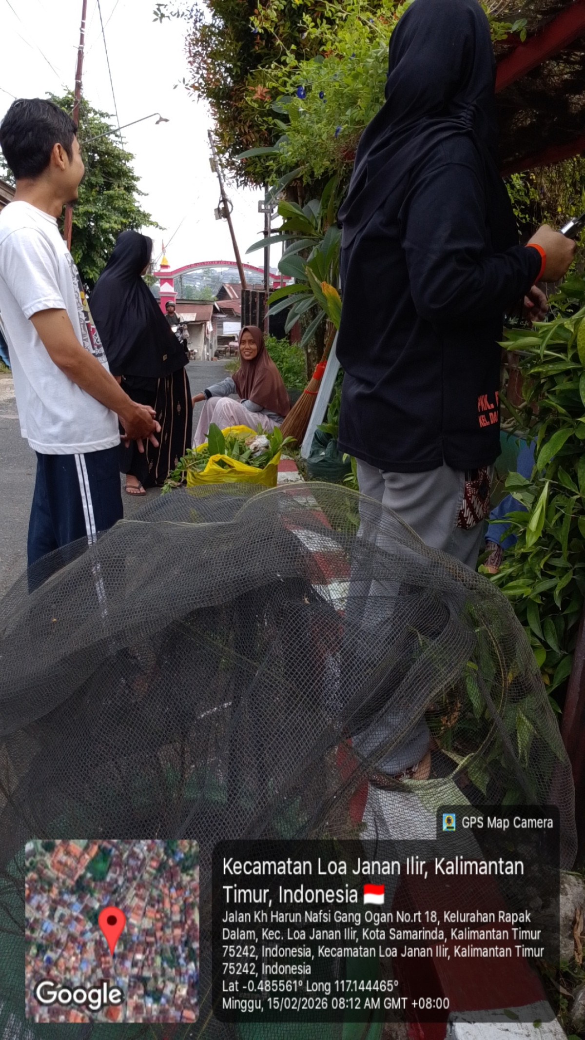 Kerja Bakti Membersihkan Taman Toga PKK RT.18 Kelurahan Dadi Mulya